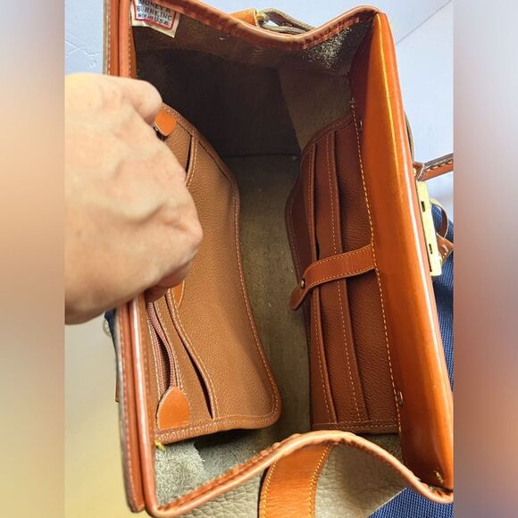 Vintage Dooney & Bourke leather doctor satchel bag w/key, charm & dustbag - Picture 8 of 16